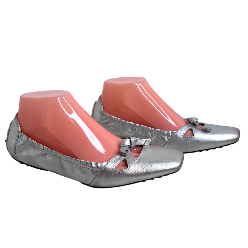 Tod's Metallic Silver Leather Ballet Gommino Flats Bows & Cut-out Women's Size 8 - Picture 3 of 16